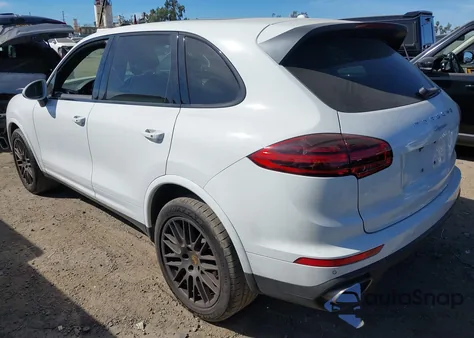 2017 Porsche Cayenne Platinum Edition z USA, uszkodzony, nr VIN WP1AA2A24HKA89034